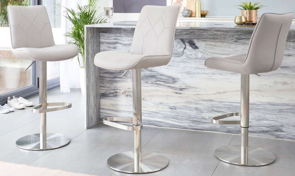 comfortable swivel bar stools